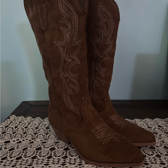 Shoes - Brown Western-Style Women's Boots